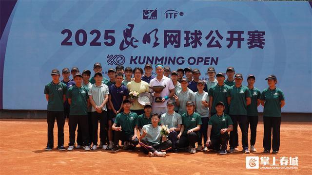 包含网球冠军奋力拼搏，抢占先机的词条