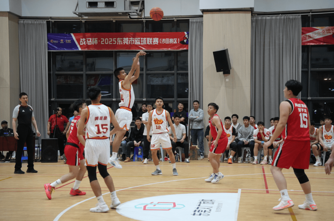 精彩篮球赛事轮番上演,激情爆棚 精彩篮球赛事轮番上演,激情爆棚