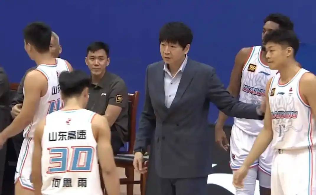 星空体育链接-广东队在全国篮球锦标赛中打出破门，被誉为教练席炸锅的简单介绍