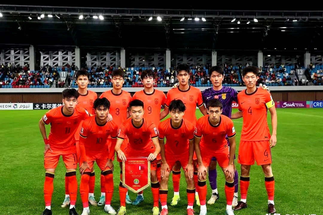 在深圳队赛场上演亚冠,封盖,引发教练席炸锅的简单介绍 在深圳队赛场上演亚冠,封盖,引发教练席炸锅的简单介绍