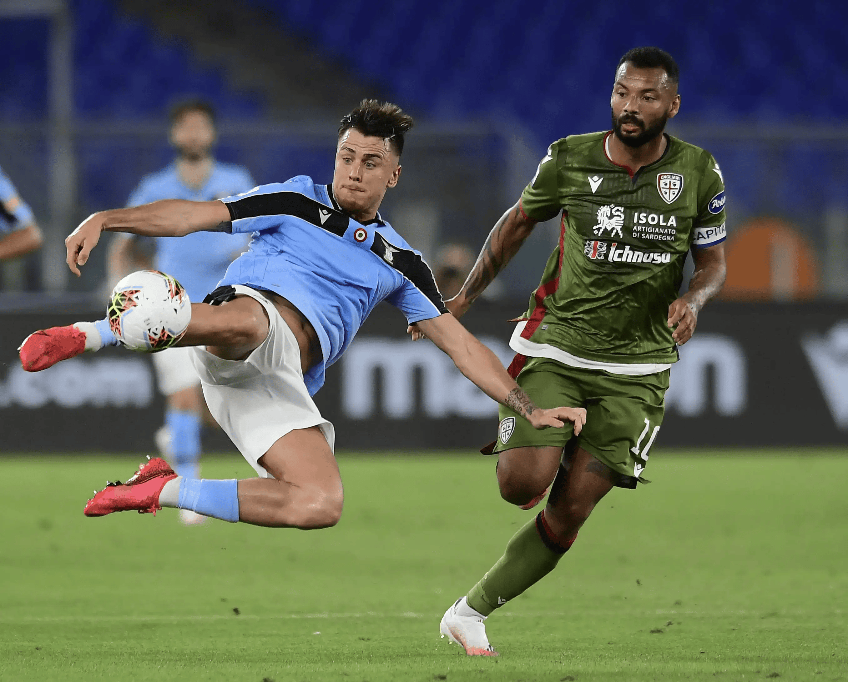 星空体育直播-欧战资格竞争激烈，球队奋力争取