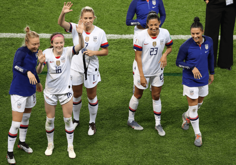 星空体育视频-美国女足代表团在比赛中展现强大实力
