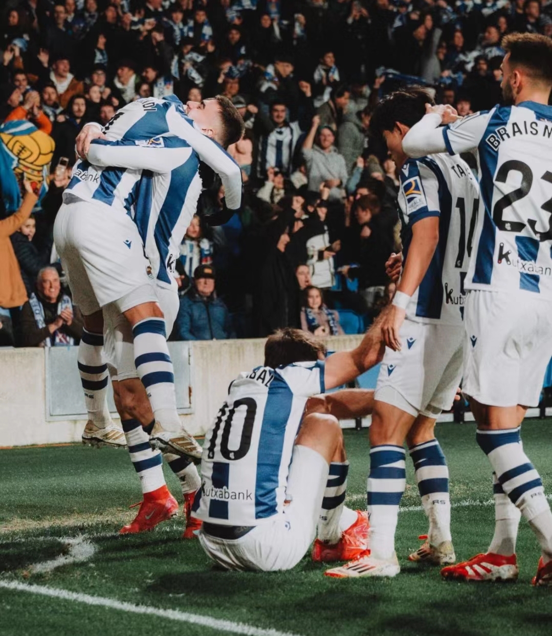 巴塞罗那队长助攻建功,率队击败对手 巴塞罗那队长助攻建功,率队击败对手