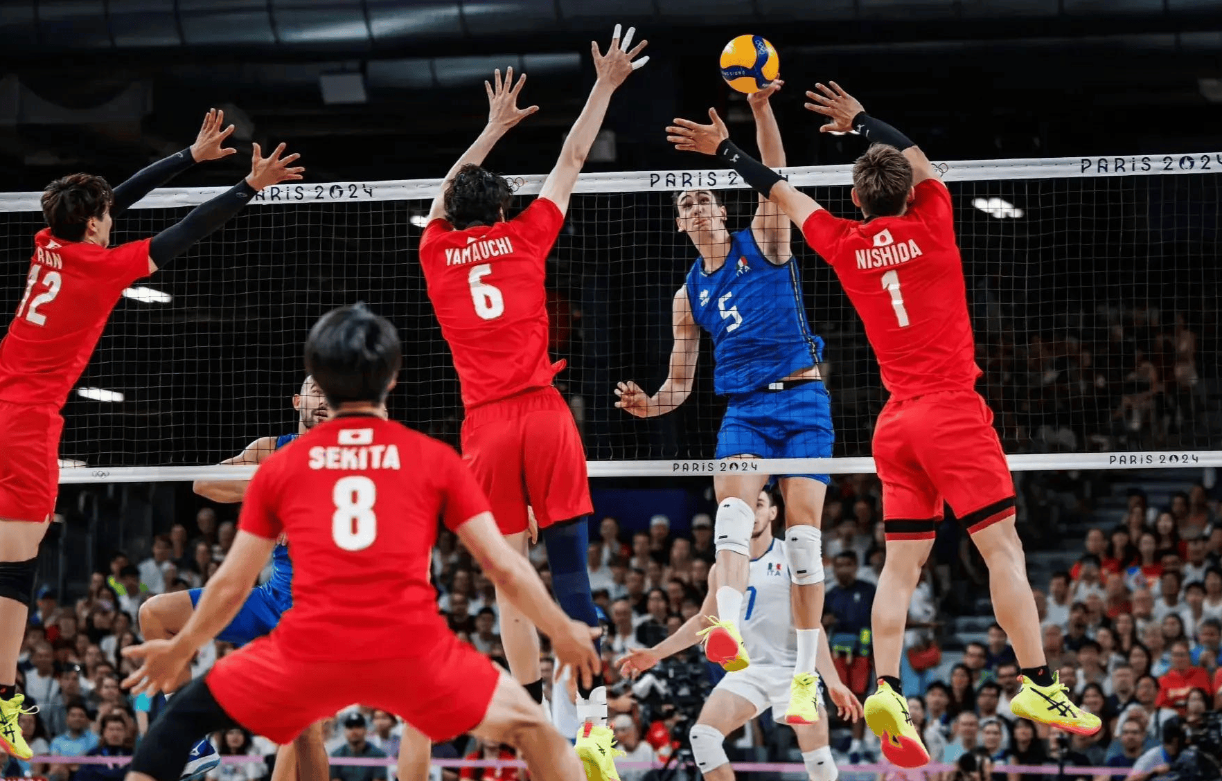 意大利队惊险过关,赢得八分之一的简单介绍 意大利队惊险过关,赢得八分之一的简单介绍