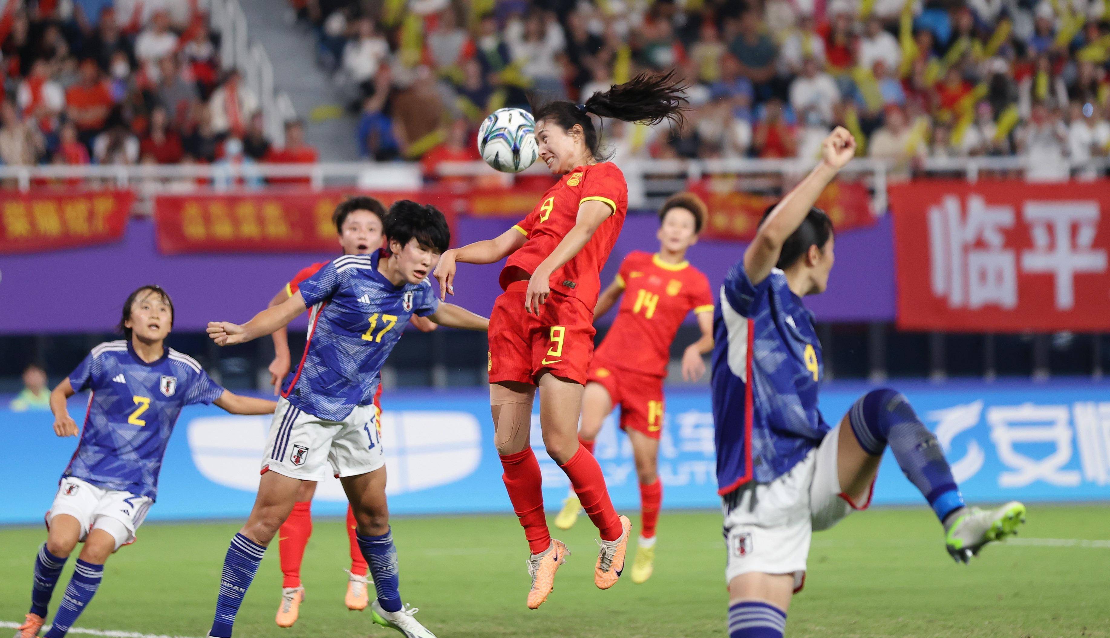 星空体育链接-女足比赛中球员表现出色，获得赞誉的简单介绍