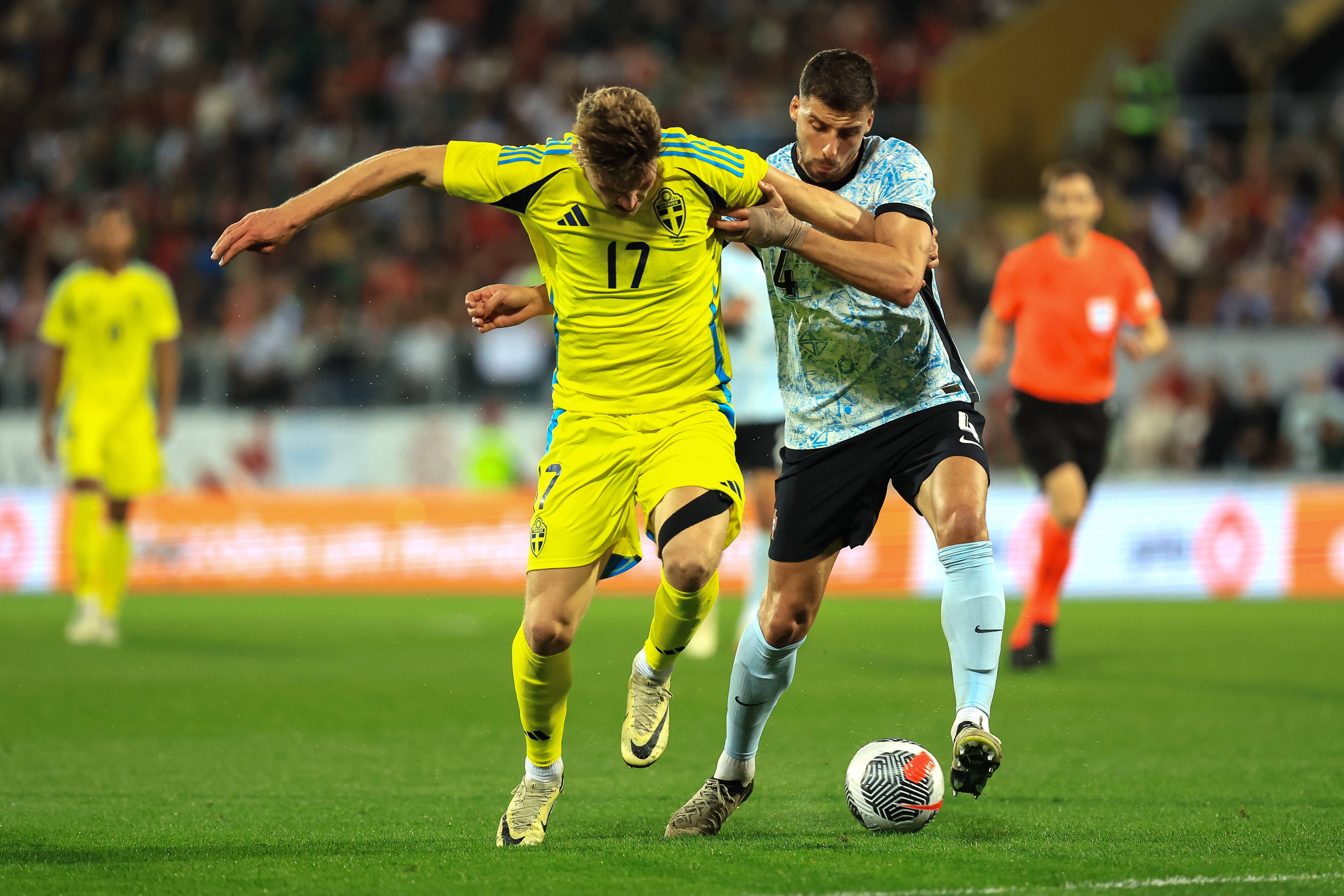 高水平足球对决拉开帷幕,实力展现的简单介绍 高水平足球对决拉开帷幕,实力展现的简单介绍