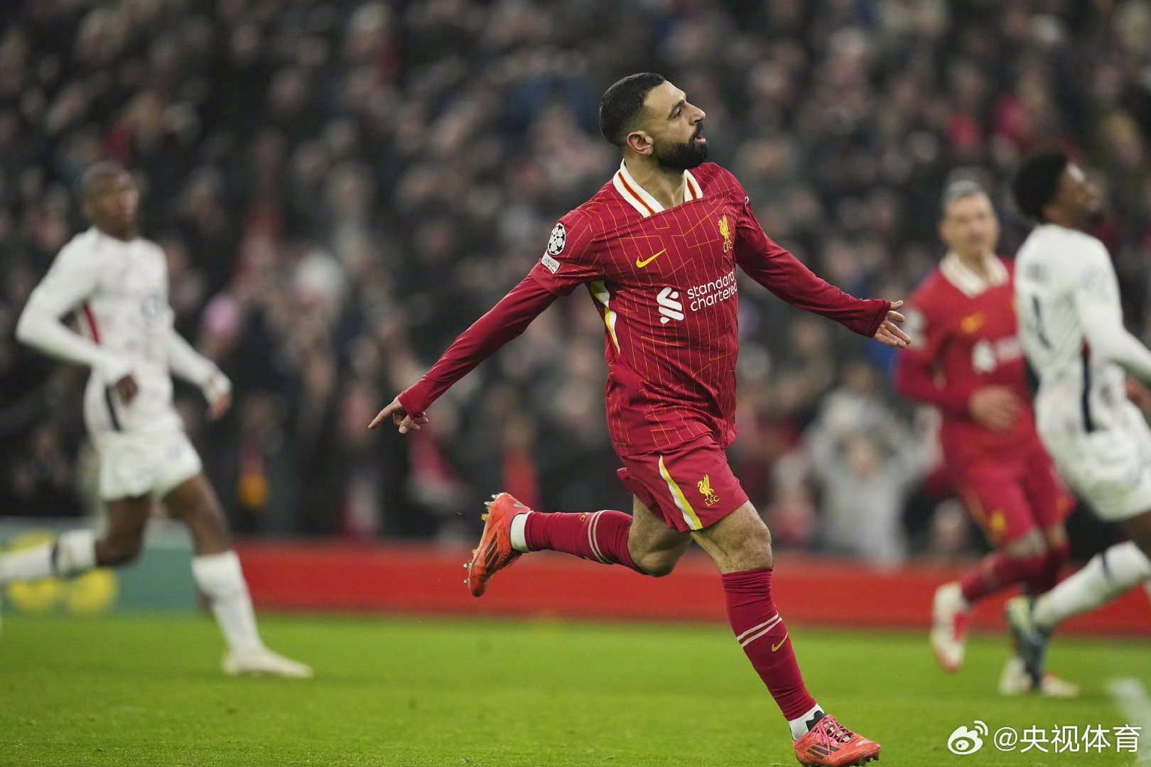 星空体育教练-阿贾克斯客场失利，欧冠出线陷入胶着阶段