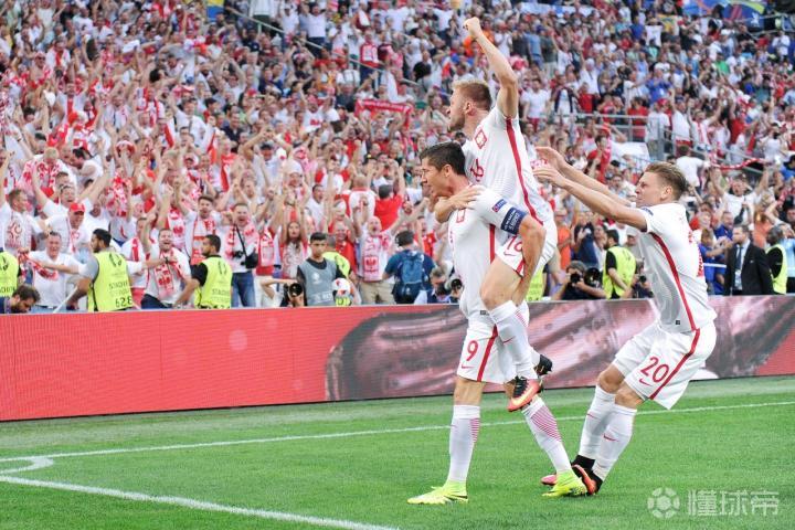 星空体育下载-包含希腊搏杀晋级，淘汰强手晋级欧洲杯强的词条